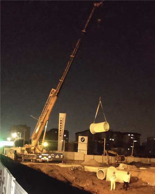 岳西县“弯臂矫正”—— 吊车的 “形变补偿” 技术